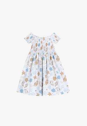 Robe décolletée épaules nues avec un corsage smocké et une jupe évasée, fabriquée en tissu léger avec un imprimé marin en bleu et beige.