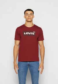 Levi's® GRAPHIC CREWNECK TEE - T-shirts med print - color port