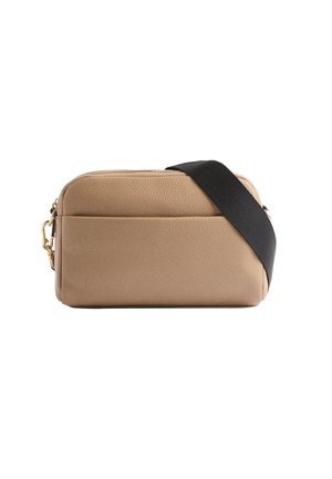 Torebka crossbody w kolorze tan, wykonana z teksturowanej skóry, z czarnym paskiem i zamknięciem na zamek błyskawiczny. Prosty, prostokątny kształt z delikatnym przeszyciem.