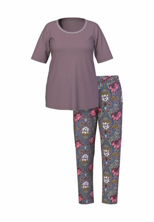 Lounge-Set mit einem kurzärmeligen, runden Ausschnitt in Maulbeere und einer gemusterten Hose mit Blumenmotiven in Pink, Blau und Grün auf dunklem Hintergrund.