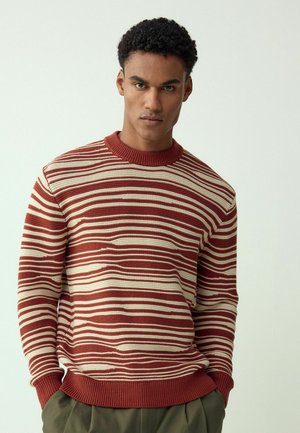REGULAR FIT - WAVE STRIPE DESIGN CREW NECK  - Strickpullover - rust red