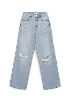 Jean en denim léger bleu clair, à taille haute et jambes larges, avec poches avant, fermeture à bouton et déchirures au niveau des deux genoux.