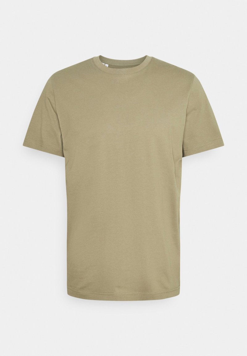 Olivově zelené tričko s krátkým rukávem vyrobené z měkké bavlny. Design s kulatým výstřihem, hladká textura a žádné viditelné ozdobné prvky nebo vzory.