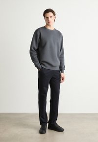 Mads Nørgaard STANDARD CREW LOGO - Ikdienas džemperis - black oyster