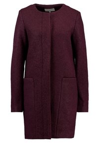 Abrigo burdeos de mezcla de lana con cuello redondo, mangas largas, corte recto, dos bolsillos delanteros y acabado texturizado. Sin cierres visibles.