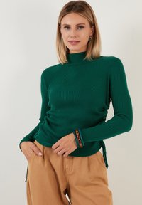 LELA REGULAR FIT - Maglione - benetton