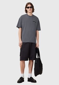 AllSaints REDACT CREW - Camiseta estampada - anthracite grey