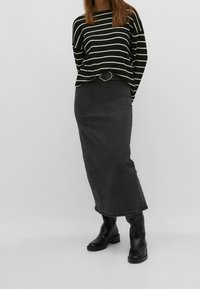 Stradivarius Sweter