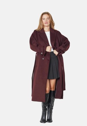 Trenchcoat - winered