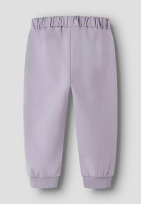 Lyse lilla joggebukser med elastisk midjebånd, ribbede mansjetter og glatt tekstur, med et enkelt og minimalistisk design.