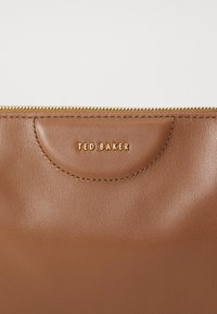 Ted Baker ESILLE - Borsa a tracolla - brown