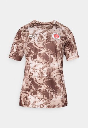 Bruine camouflage korte mouwen t-shirt van lichtgewicht stof, met een ronde halslijn en een logo patch op de borst.