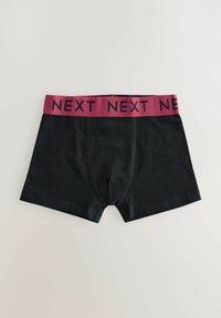 Crne pamučne bokserice s maroon elastičnom trakom u struku koja nosi ponovljeni "NEXT" logo u crnom tekstu. Glatka tekstura, prilagođen dizajn.