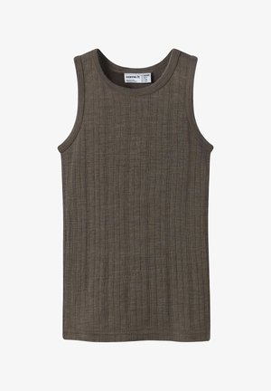 Mouwloos geribd tanktop in olijfgroen met een ronde halslijn en een zichtbaar merklapje aan de binnenkant van de kraag.