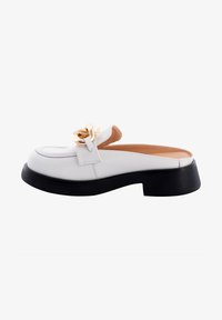 Valittu, white