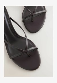 Unselected, new chocolate brown