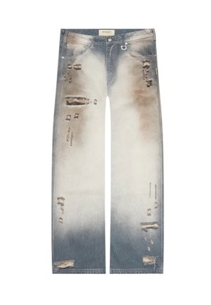 Jeans in denim blu sbiadito caratterizzati da strappi, usura e un effetto ombre che va dal chiaro allo scuro, con un design a gamba dritta e vita.