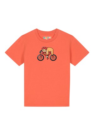Koraal kleurige katoenen t-shirt met een cartoonluiaard die op een fiets rijdt. Korte mouwen en een ronde halsuitsnede met een speelse graphic op de voorkant.