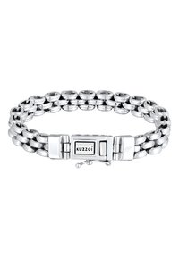 Silverfärgad kedjearmband med rundade metal länkar, en spänne och en varumärkesetikett märkt "Kuzoi." Slät, reflekterande yta.