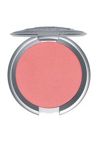 Kompakter Rouge mit einer glatten, matten Textur in einem sanften Rosaton. Verfügt über eine runde Pfanne und ein silbernes, reflektierendes Gehäuse mit geprägten Details.