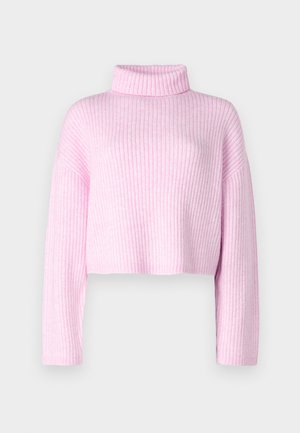 Ružový rebrovaný sveter s vysokým golierom, skráteným strihom a dlhými rukávmi. Textúrovaná látka obsahuje jemné vertikálne pruhy.