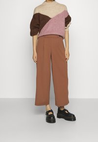 JDY Petite Strickpullover - brown