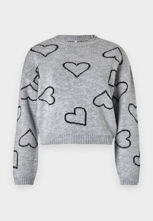 Grauer gestrickter Pullover mit einem verkürzten Design, Rundhalsausschnitt und schwarzen Herzmustern. Gerippte Bündchen und Saum.