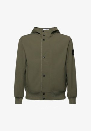 Veste à capuche verte avec fermeture à boutons sur le devant, poignets et ourlet côtelés, et un patch noir sur la manche gauche.