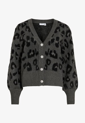 Šedý kardigán s leopardím vzorom, s véčkovým výstrihom, rebrovanými manžetami a lemom. Obsahuje päť lesklých gombíkov a mäkkú, štruktúrovanú tkaninu.