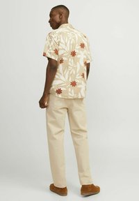 Jack & Jones JORJOSHUA ARUBA SHIRT - Shirt - maple syrup