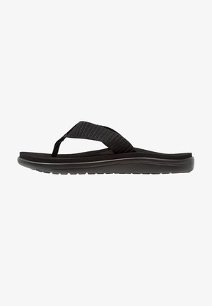 Sorte flip-flop sandaler med strukturerede stofremme og en polstret sål, vist i sideprofil på en hvid baggrund.