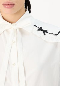 Sister Jane BONNIE BOW SHIRT - Gombos blúz - white