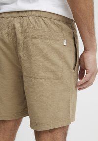 Solid SDFREVNE REGULAR FIT - Shorts - sand