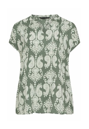 Blusa verde de manga corta con intrincados patrones blancos de cachemira y flores, escote redondo y corte holgado.