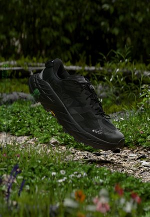 HOKA, SPEEDGOAT 7 GTX - Обувки за бягане по пресечен терен - black/carbon black