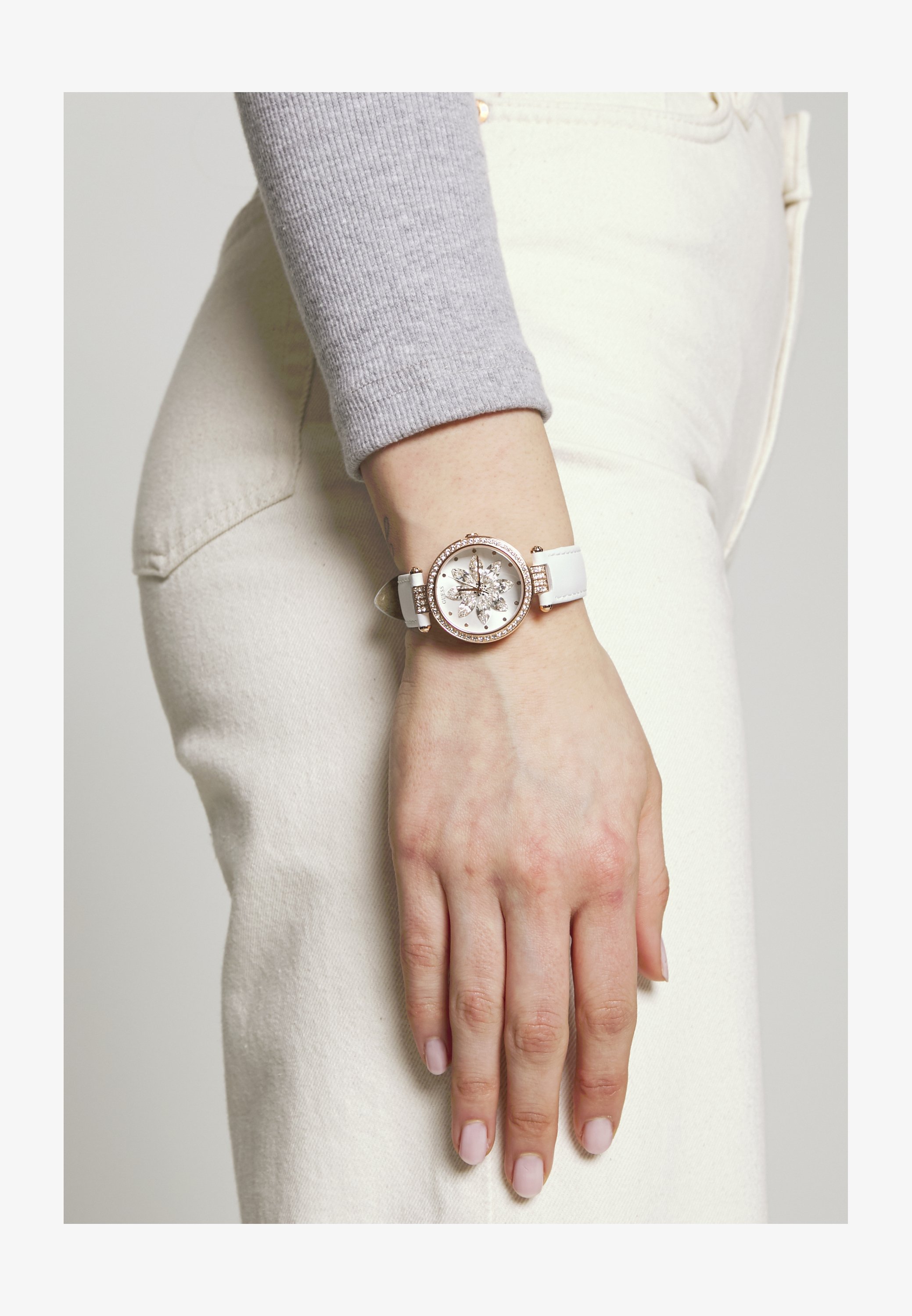 Guess Orologio Da Donna V1001M4 - Quarzo, Cinturino In Pelle Bianca E Cassa Oro 42 Mm