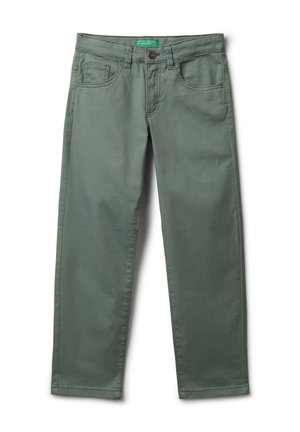 Grüne gerade geschnittene Hose mit Fronttaschen, Gürtelschlaufen und einem Knopfverschluss, etikettiert mit United Colors of Benetton.