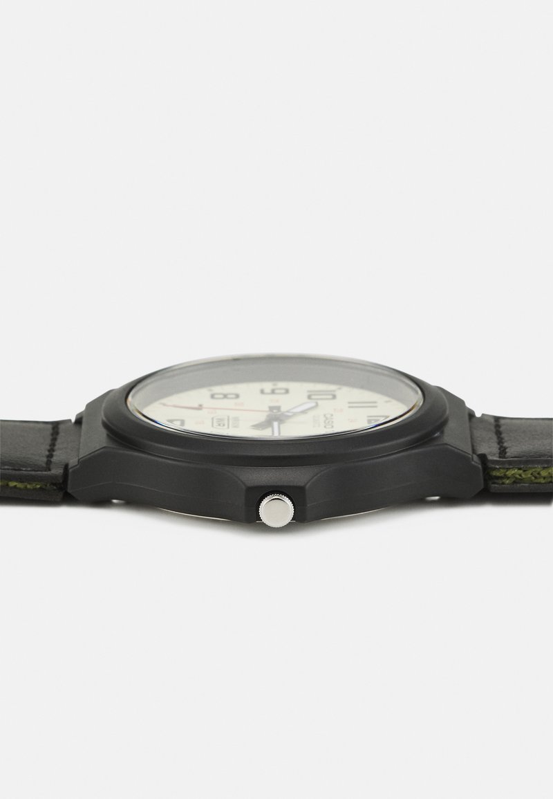 Casio MW-240B-5BVCF - Orologio Uomo Analogico Al Quarzo Con Cinturino In Tessuto E Chiusura Velcro