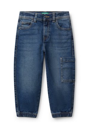 Blauwe denim cargo pants met een elastische boord, vijf zakken en een grote zijzak. Klassieke stiksels en een licht vervaagde afwerking.