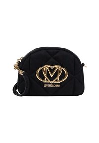 Borsa a tracolla nera trapuntata Love Moschino con logo in tono dorato e hardware in metallo, parte superiore curvata e tracolla rimovibile su sfondo bianco.