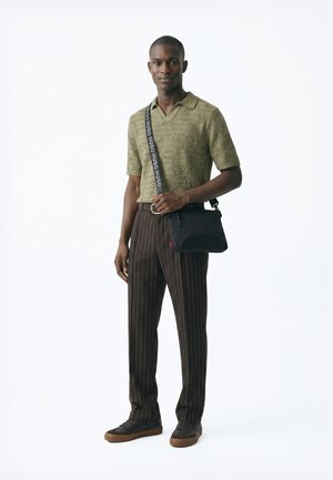 HUGO, AYDEN MESSENGER - Bandolera - black