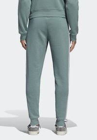 adidas Originals Teplákové kalhoty - green