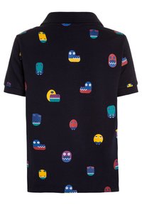 Kortärmad polo i marinblått med ett lekfullt mönster av färgglada monsteransikten. Har en krage och mjuk tygkänsla.