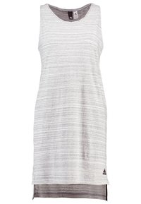 Abito grigio senza maniche con un design a righe textured, caratterizzato da un collo rotondo e un logo sull'orlo. Tessuto leggero.