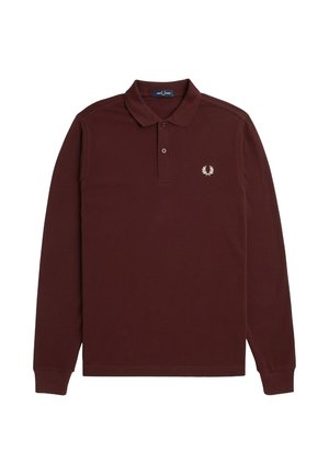 Langærmet polo skjorte i burgunder. Lavet af bomuld, med en klassisk krave, tre-knap lukning og et lille hvidt logo på brystet.