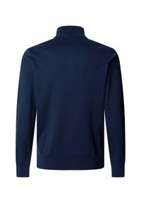 Suéter de punto azul marino con cremallera, que presenta un cuello alto, mangas largas y puños y dobladillo acanalados. Textura suave con una silueta estilizada.