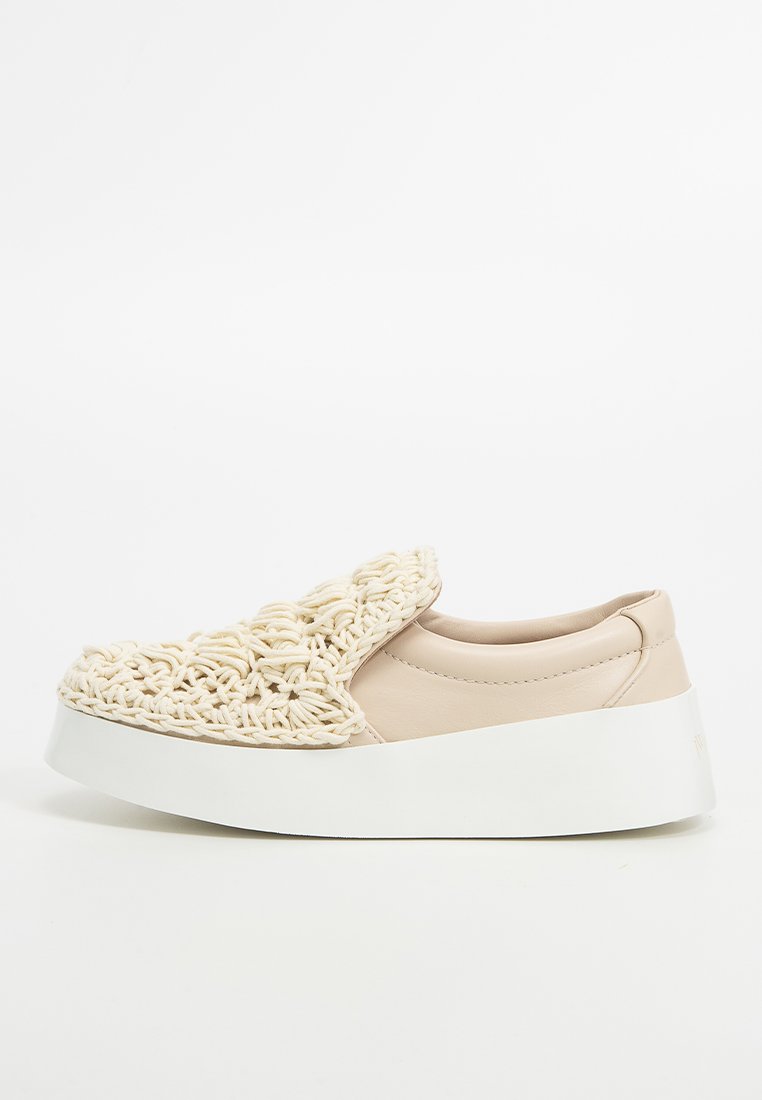 J.W. Anderson Instappers beige J.W. Anderson Instappers beige