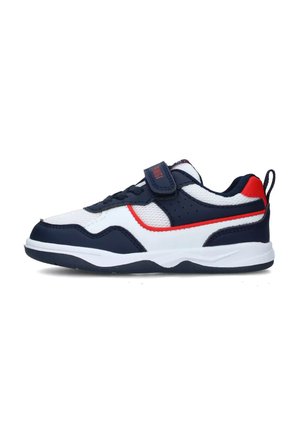 Scarpa sportiva navy e bianca con materiali in mesh e sintetici, dotata di una fascia in Velcro, dettagli rossi e design alla punta arrotondata.