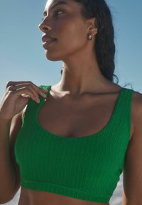 Next CROP - Bikinitop - green rib