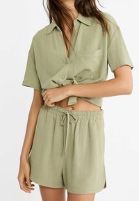 Stradivarius Shorts - khaki